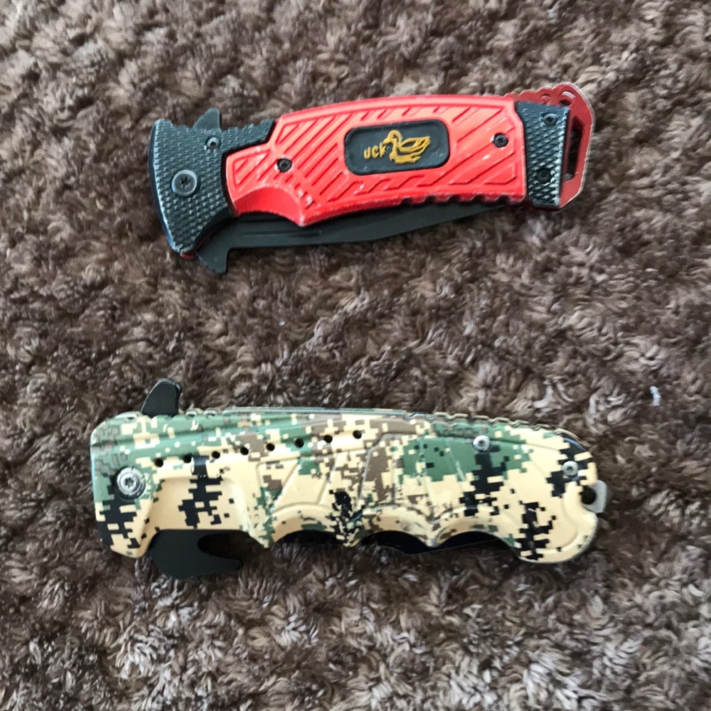 Hunting knives